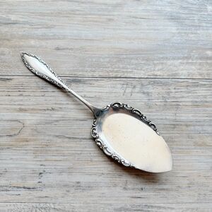 Vintage 1847 Rogers Bros Silverplate Pie Server Ornate Cake Utensil Vintage